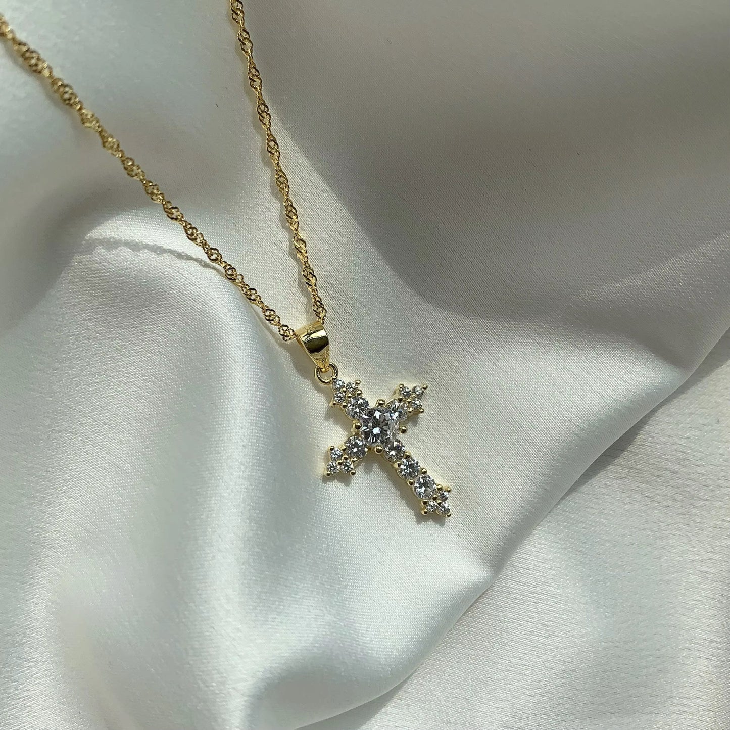 ‘CROSS’ NECKLACE