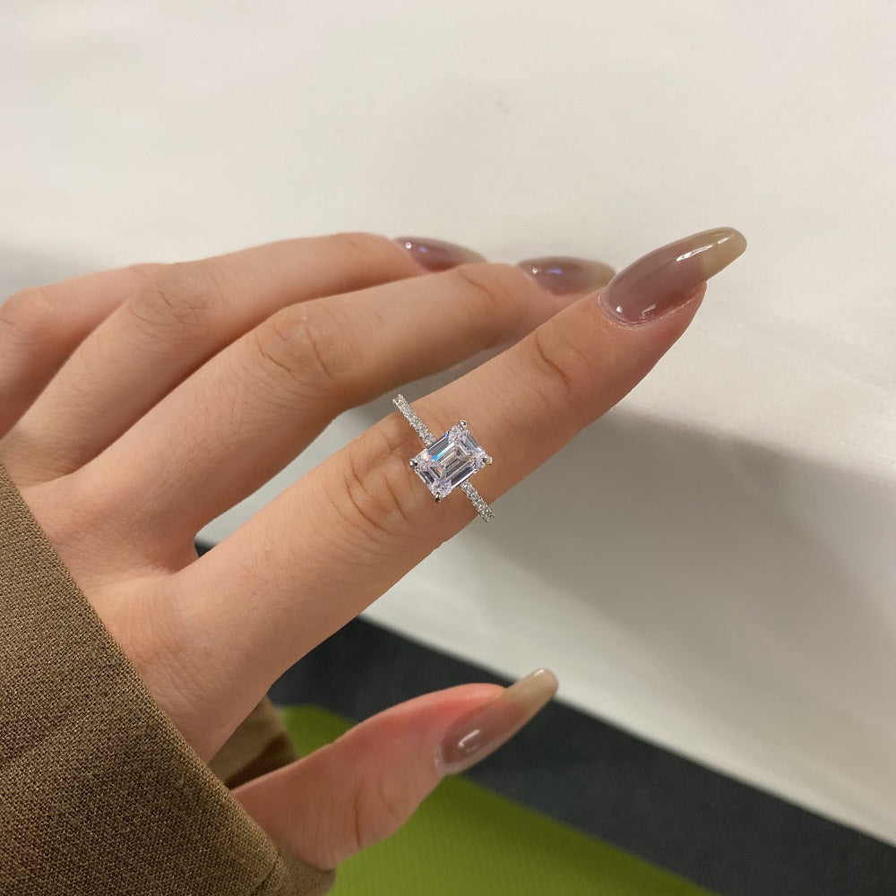‘LIORA’ RING SILVER