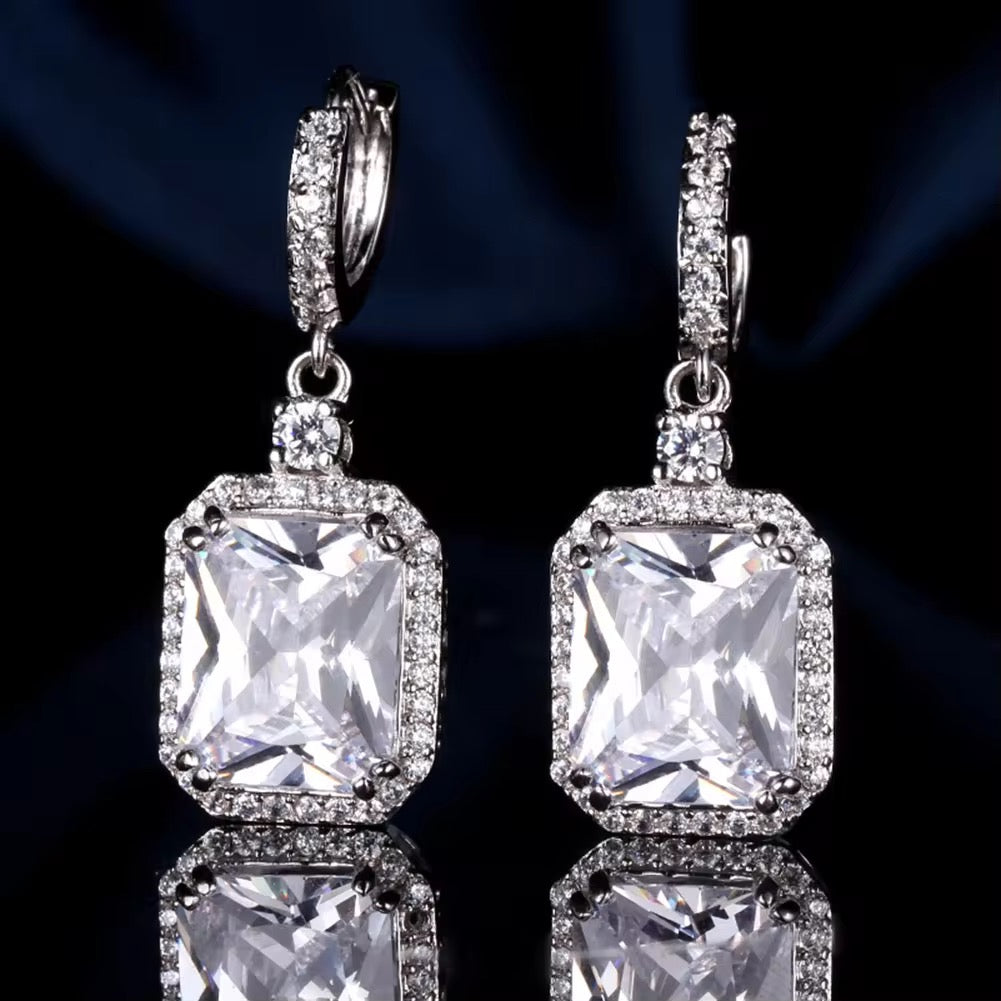 ‘NAHLA’ EARRINGS SILVER